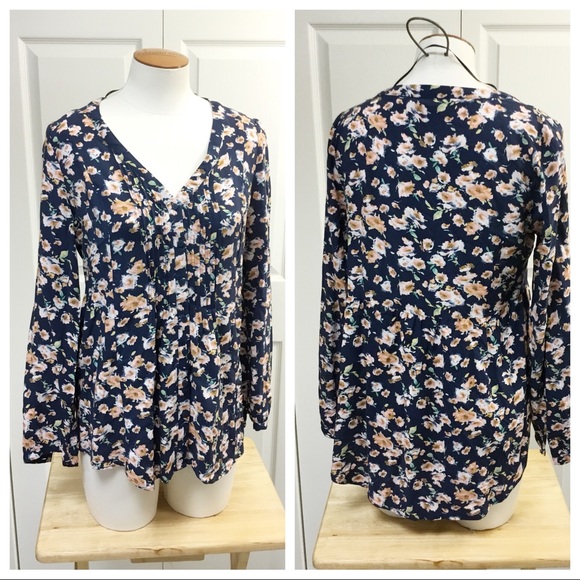 LC Lauren Conrad Tops - ⭕️3 for $25⭕️NAVY FLORAL LAUREN CONRAD TOP